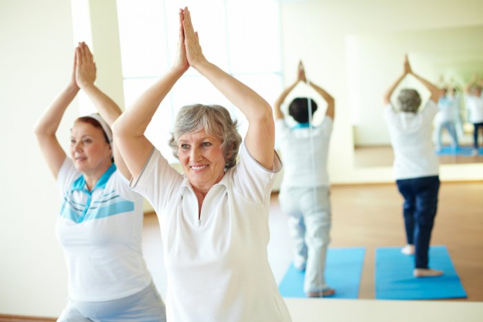Aliviar-el-dolor-en-las-munecas-con-ejercicios-de-yoga-2