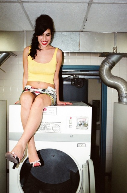 unseen-photos-of-a-young-amy-winehouse-were-the-happy-result-of-a-huge-thunderstorm-body-image-1463378942-634x956