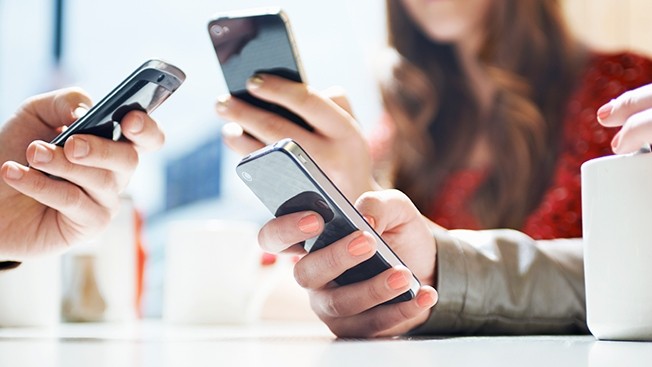 friends-smart-phone-hed-2014-660x595