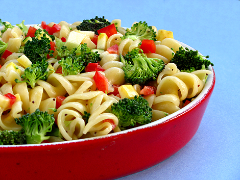 luz-y-ensalada-saludable-verano-pasta-323