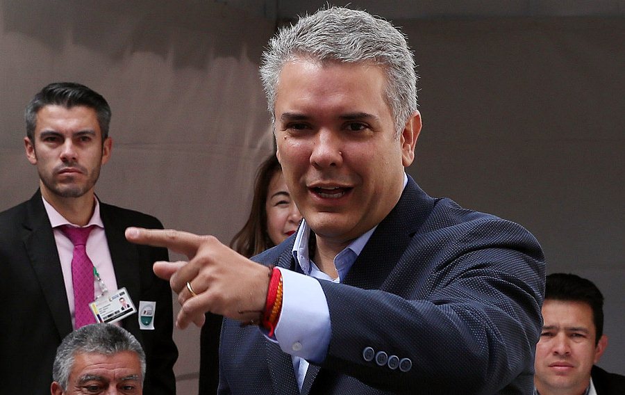 Iván Duque aventaja a Gustavo Petro por 20 puntos en la intención de