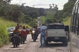 Vía entre Venezuela y Brasil continúa cerrada por enfrentamientos