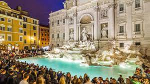 La monumental Fontana di Trevi de Roma se vacía para su limpieza y sacan las monedas