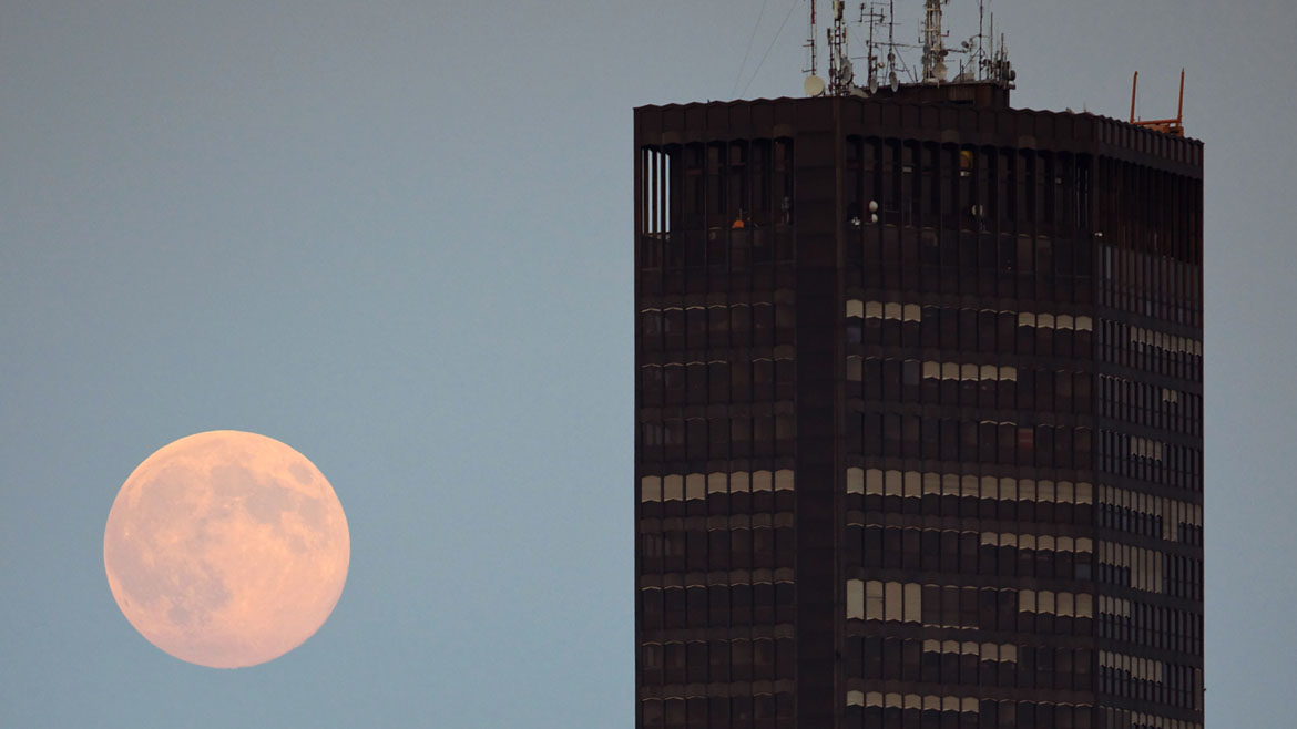 SERBIA-SUPERMOON-FEATURE