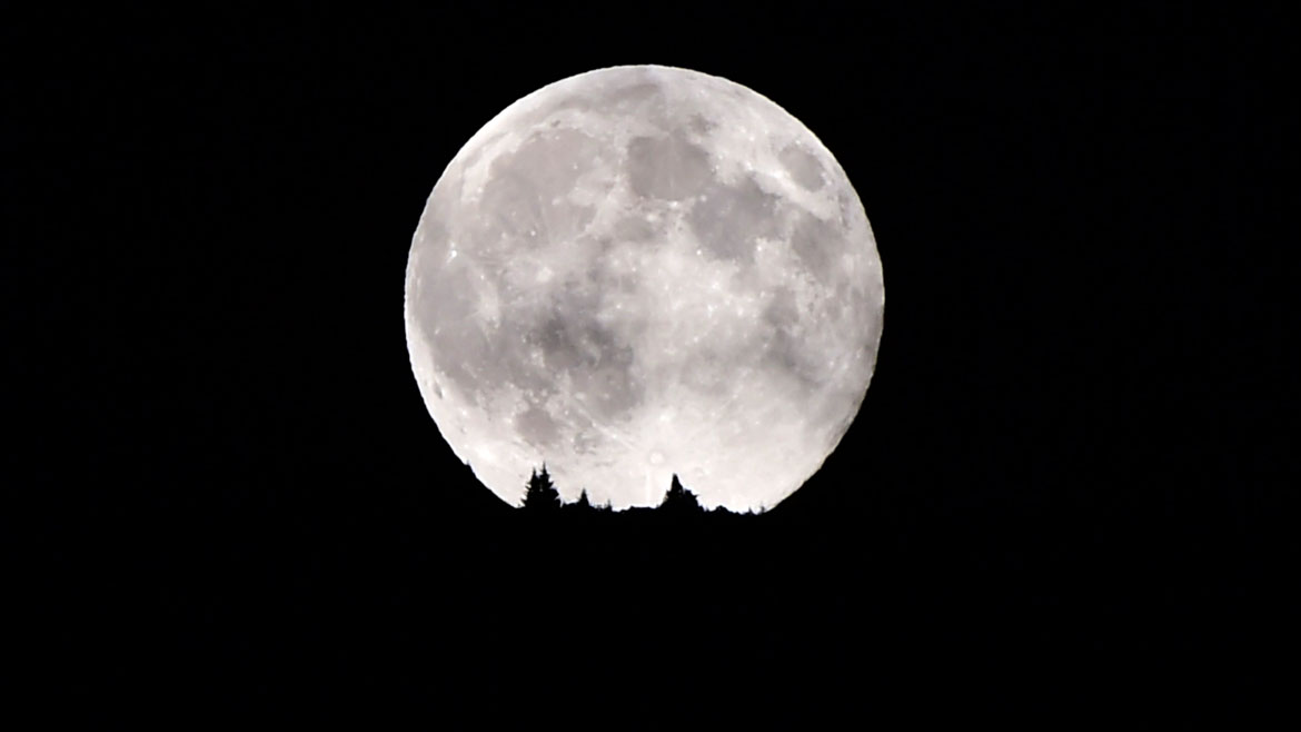 ITALY-NATURE-MOON