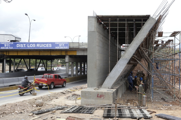 Construcción-de-puente-Los-Ruices