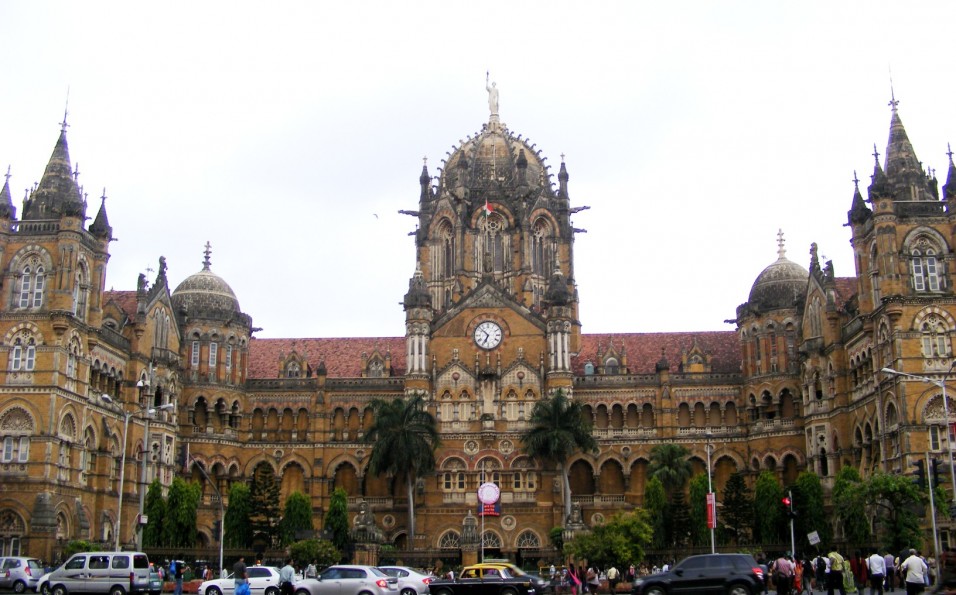 Chhatrapati_Shivaji_Terminus_formerly_Victoria_Terminus_Mumbai_DSCF9669_(1)