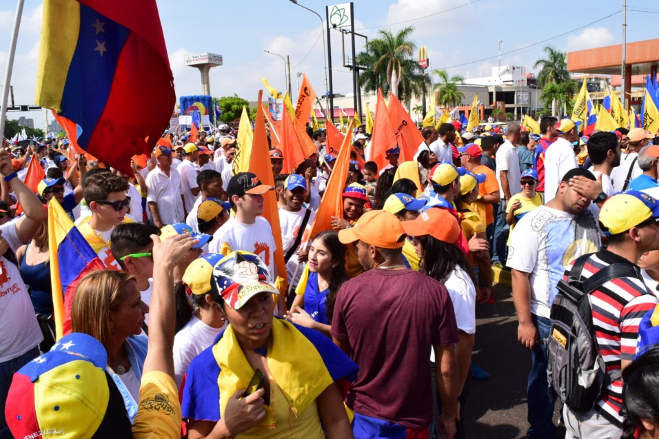 ZULIANOS MARCHAN AL CNE (7) (2)