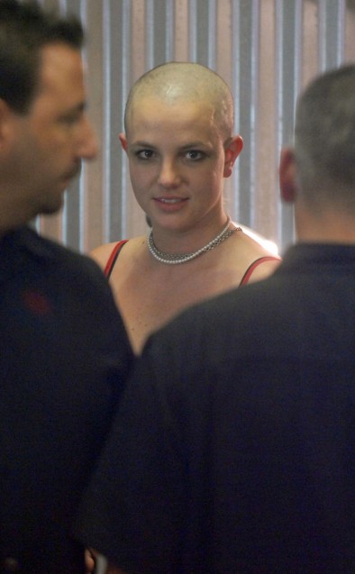 rs_634x1024-160826145952-634-britney-spears-shaved-head