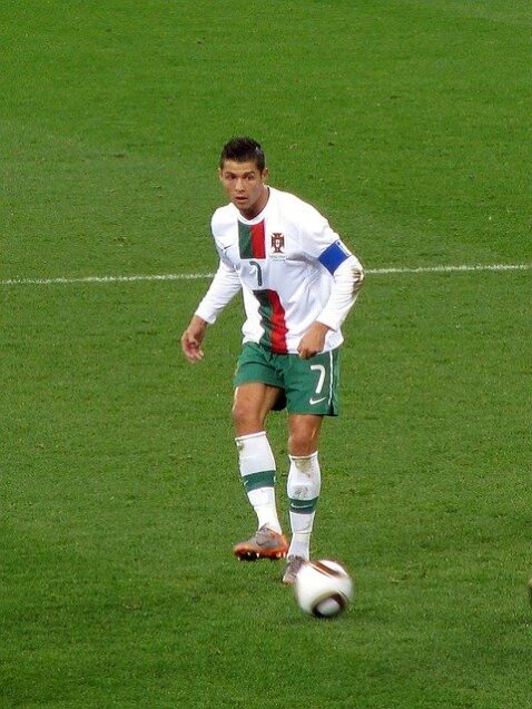 La imagen tiene un atributo ALT vacío; su nombre de archivo es cristiano-ronaldo-1618341_640-478x637.jpg