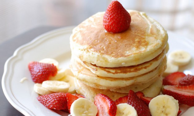 Panquecas con frutas, ¡desayuno ideal!