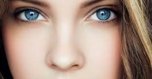 Todas las personas con los ojos azules están vinculadas al mismo