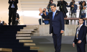 Maduro llega a la Cumbre Suramericana de Brasilia