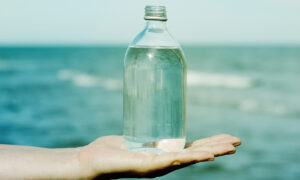 ¿Qué tan malo es beber agua salada?