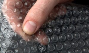 ¿Por qué nos gusta explotar burbujas de plástico?