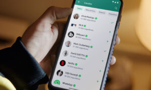 Así es la nueva función de WhatsApp para compartir música en una videollamada