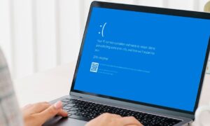 Linux imita a Windows y estrena su propia Pantalla Azul de la Muerte