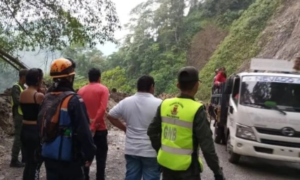 Rescatan cuatro personas atrapadas por deslizamiento de tierra en Mérida