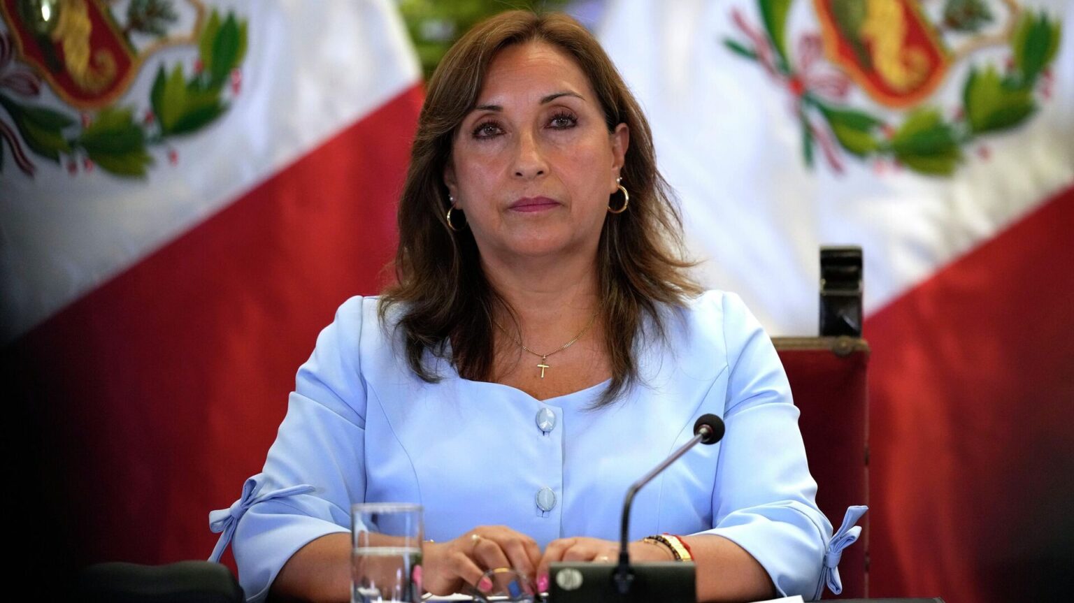 La presidenta de Perú declara de manera inesperada ante el fiscal general
