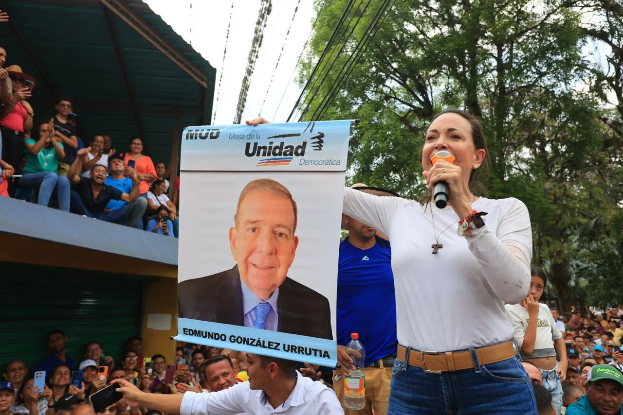 María Corina levanta al candidato “pa’ todo el mundo”