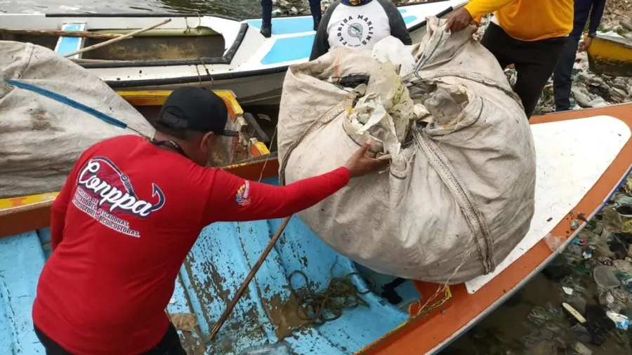 Gobierno retira 13 toneladas de desechos del Lago de Maracaibo