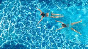 ¿Cuánta orina hay en las piscinas y cuáles son sus consecuencias?