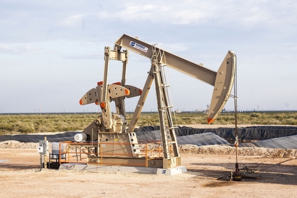 Precio del petróleo WTI escaló casi 2% hasta 83,36 dólares en una jornada volátil