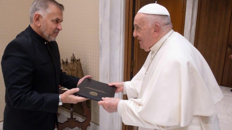 Papa Francisco recibe credenciales del nuevo embajador de Venezuela en El Vaticano