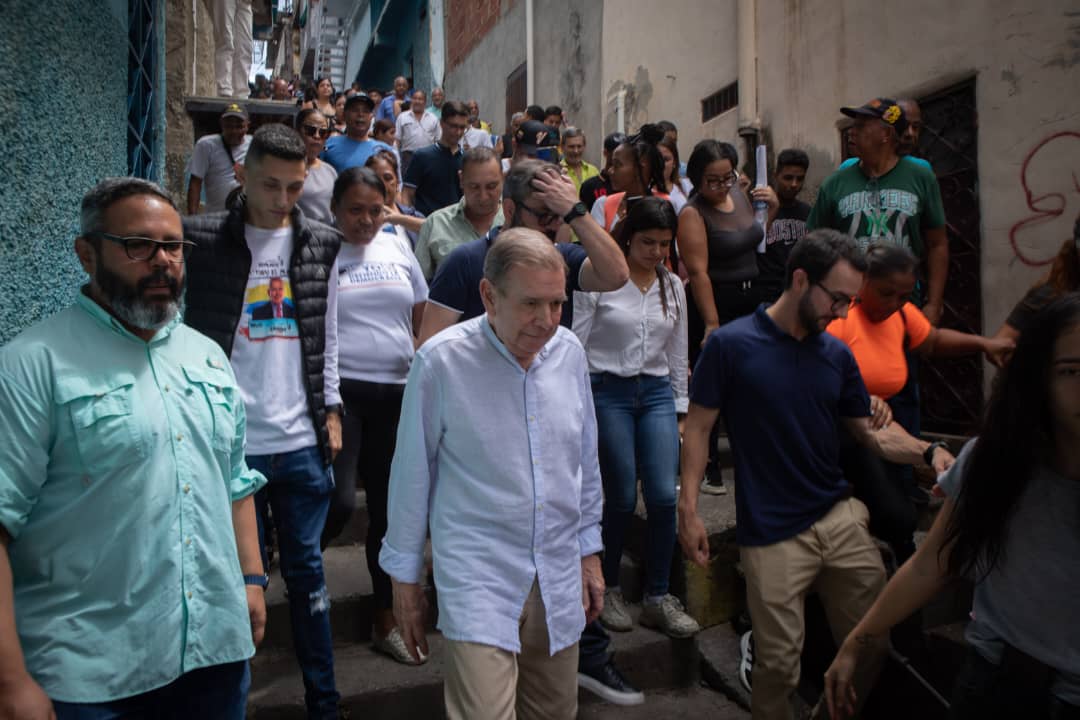 Edmundo González escuchó planteamientos de sectores populares en Caracas