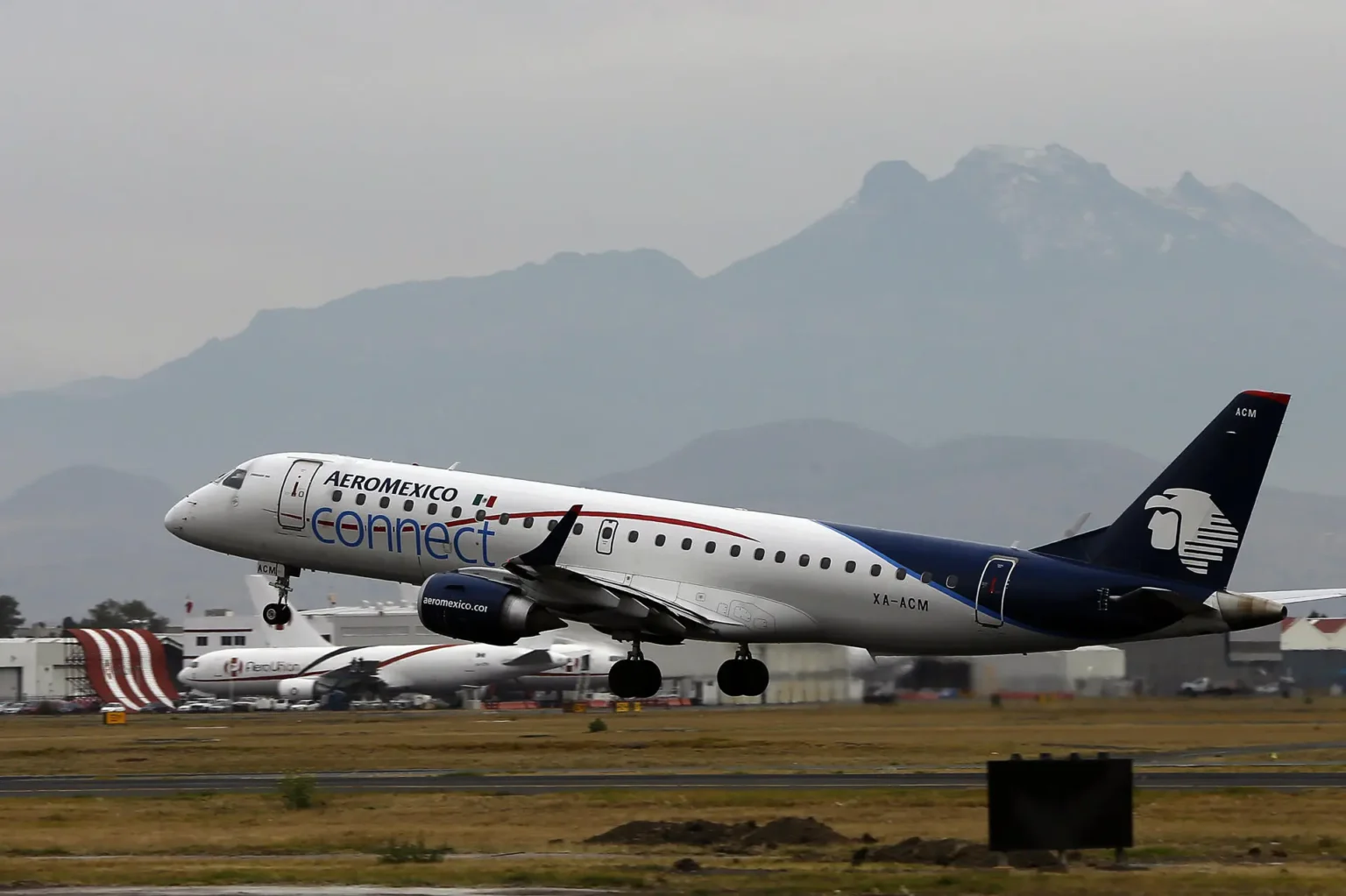 Aeroméxico suspende sus vuelos a Ecuador en medio de la crisis diplomática