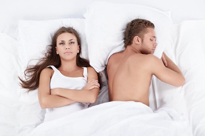 ¿Por qué los hombres se duermen después del sexo?