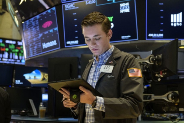 El Nasdaq cierra con un nuevo récord en una jornada mixta en Wall Street