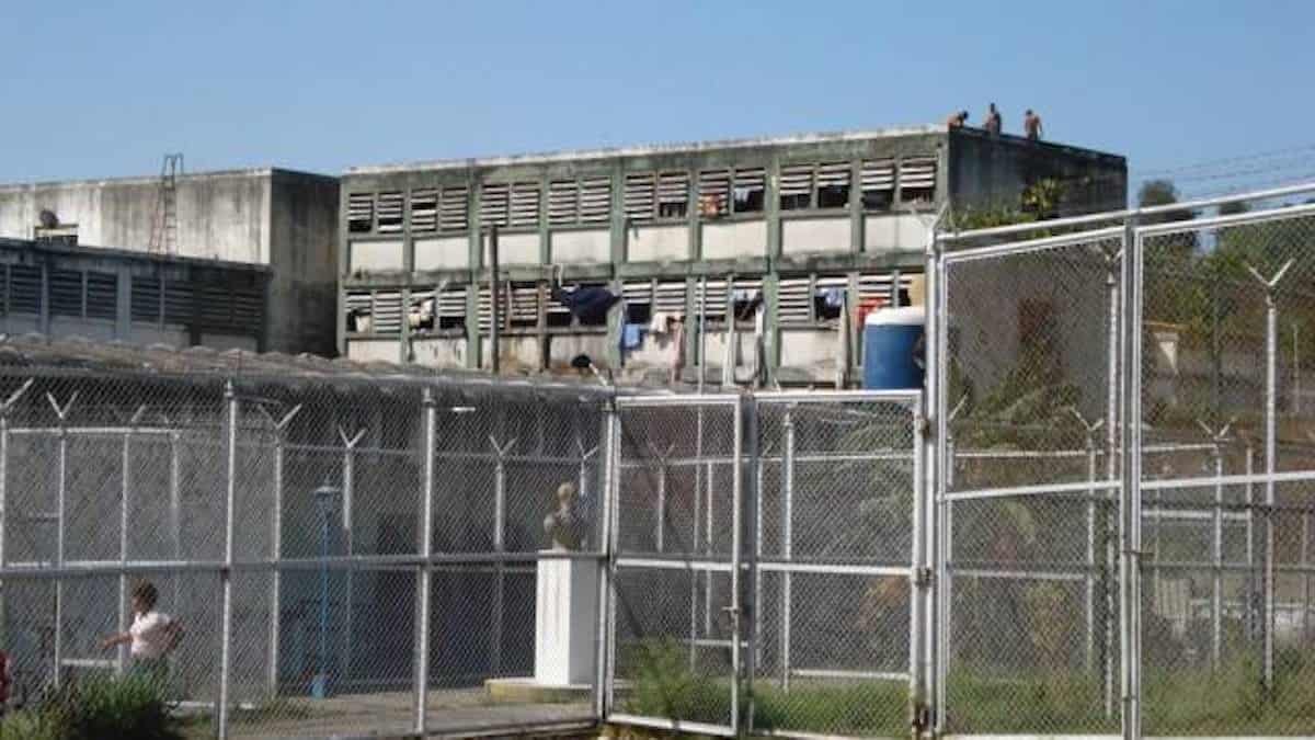 Reportan motín en el Centro Penitenciario Yare II