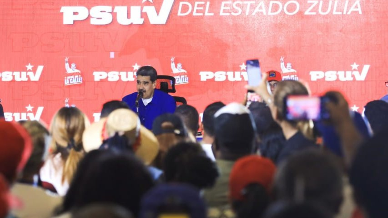 Maduro insta a construir “la maquinaria electoral” e intensificar el contacto directo con la población
