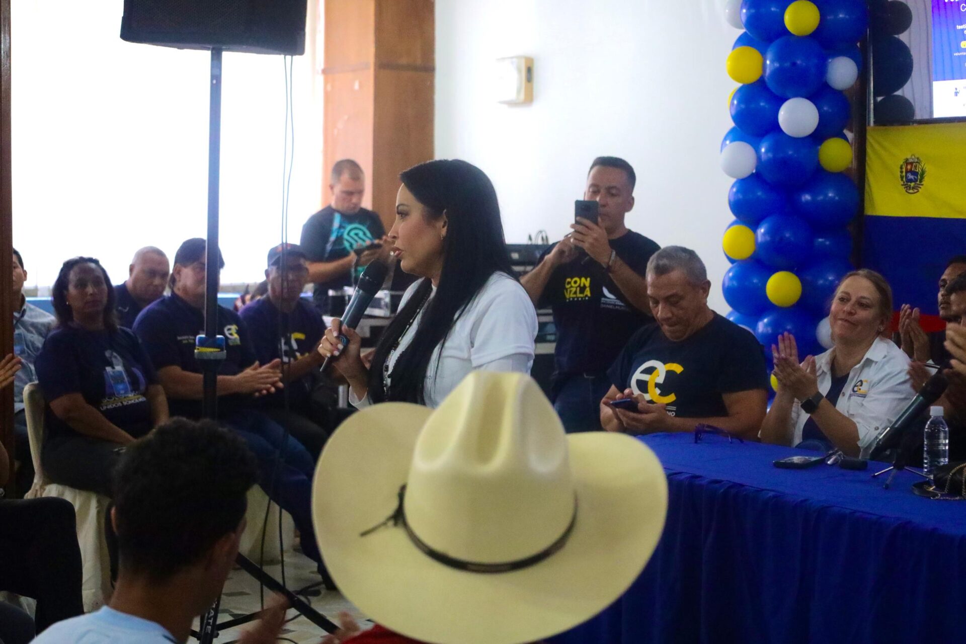 Delsa Solórzano juramentó en Maracay un centenar de Voluntarios Ciudadanos dispuestos a defender el voto el 28jul