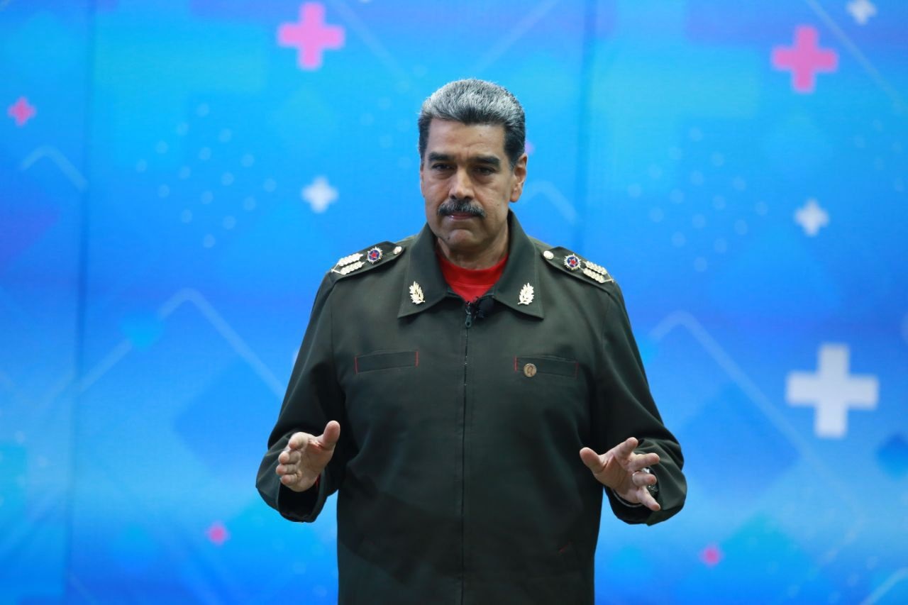 «Usted es una imbécil»: Maduro arremete contra MCM por hablarle a los militares