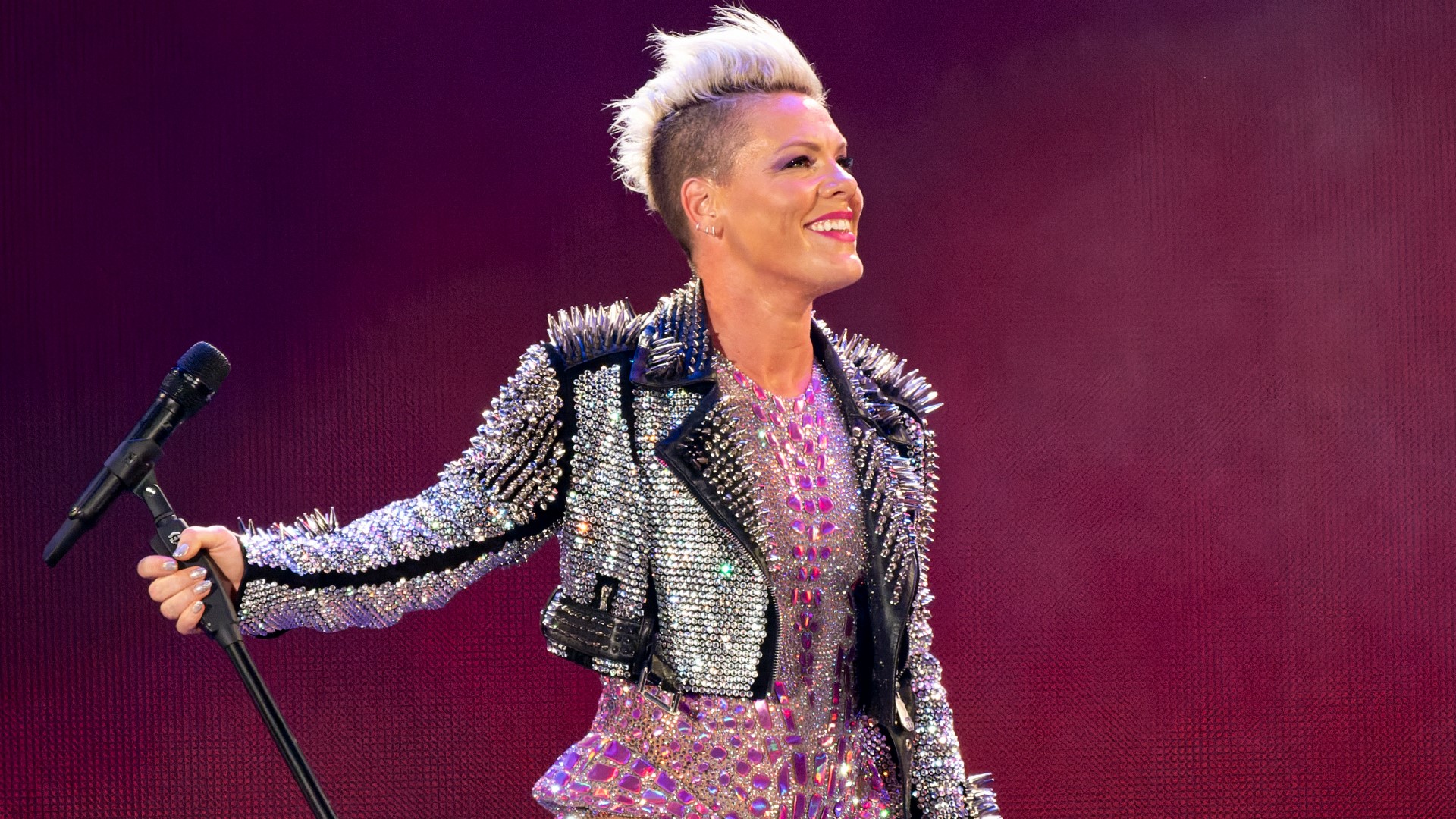 Pink canceló parte de su gira por razones «fuera de su control»