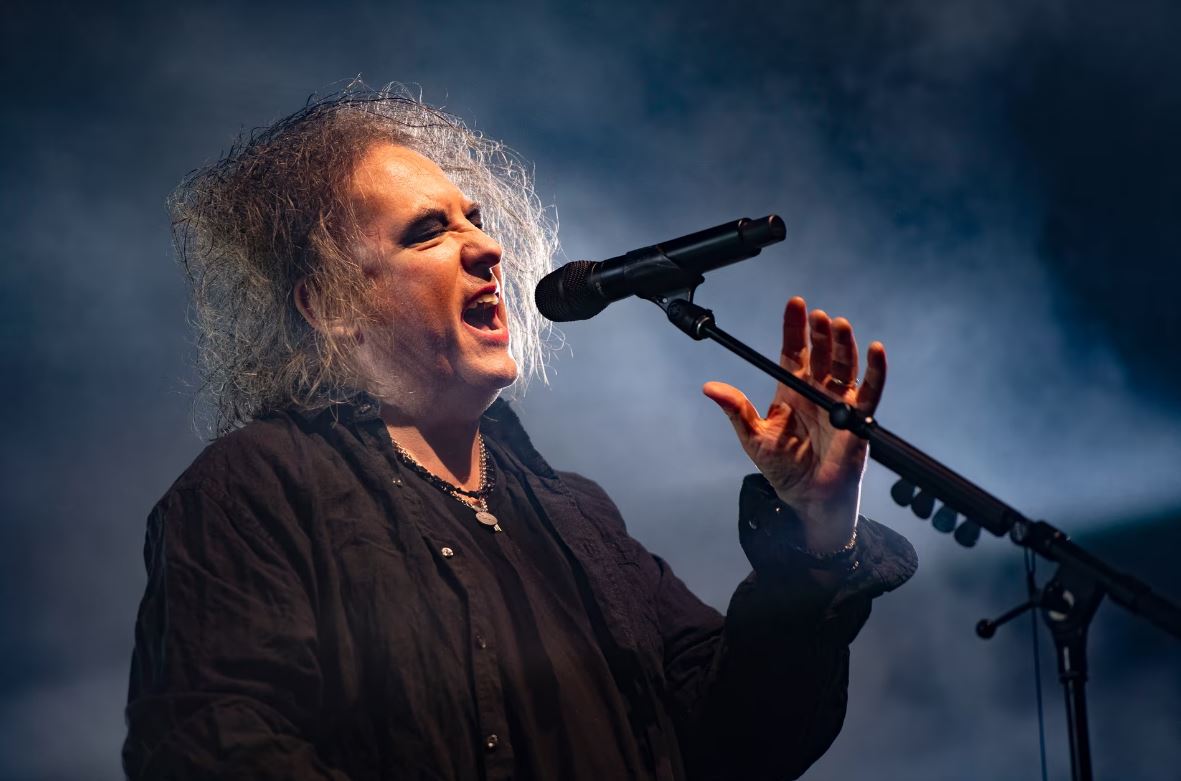 The Cure regresa a la música con un desgarrador álbum