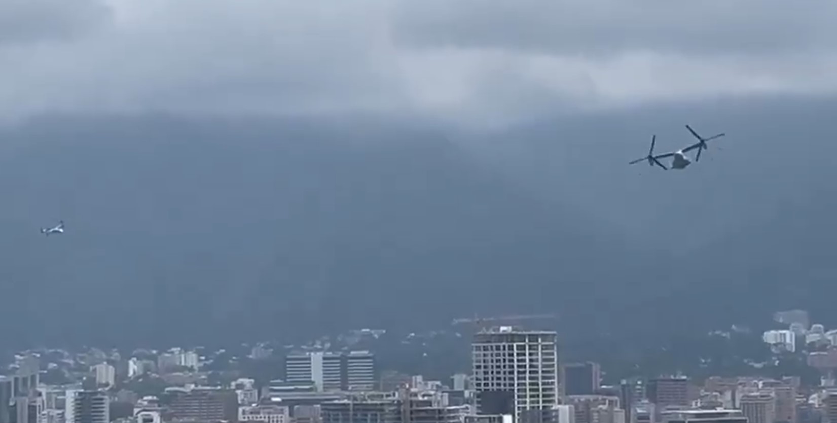 Aeronaves militares de EE. UU. sobrevuelan Caracas durante simulacro de evacuación diplomática